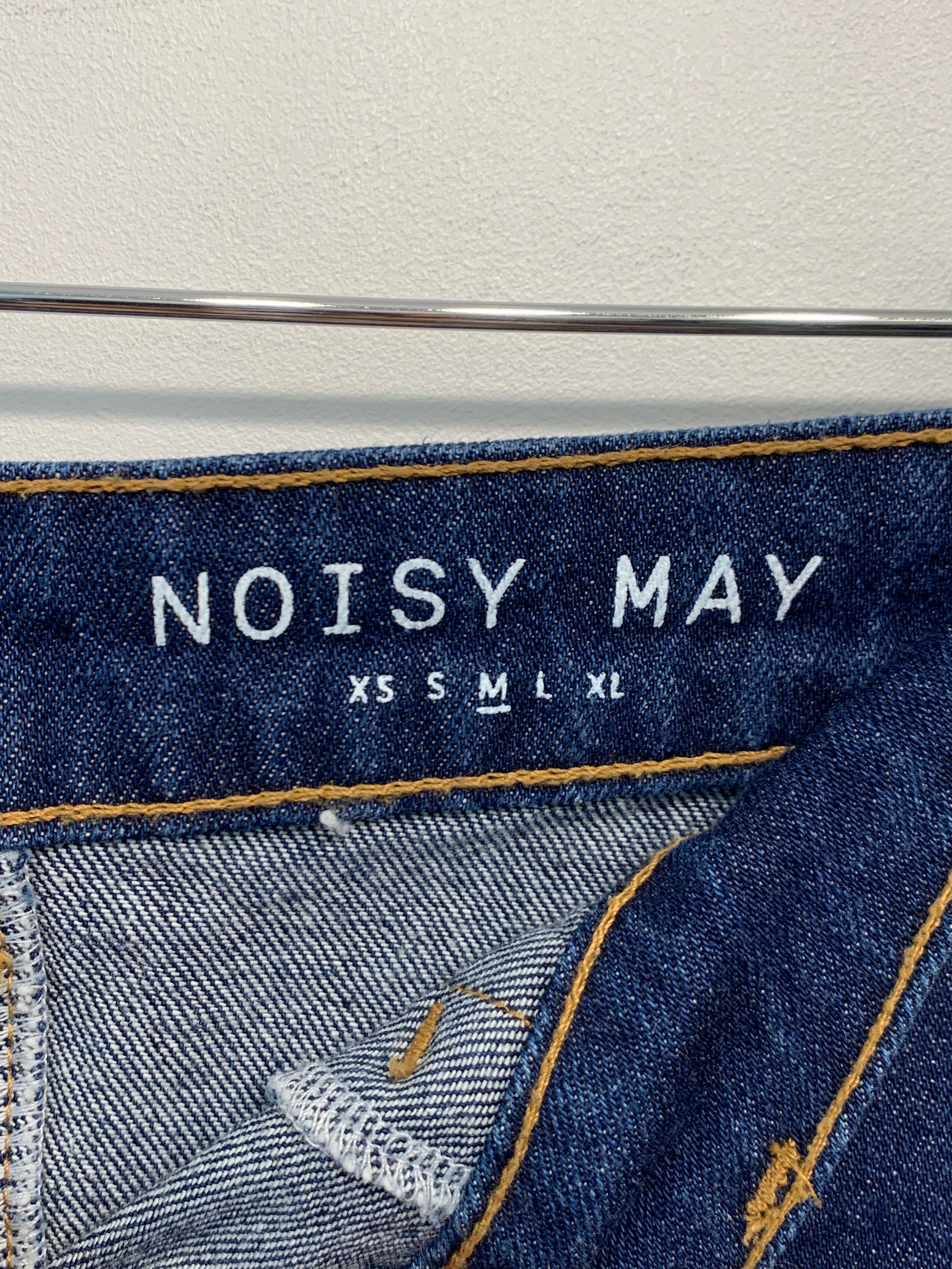 Noisy May Nederdel